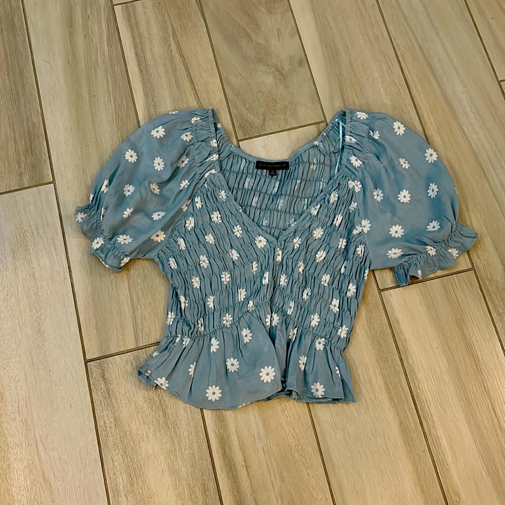 Cotton Candy LA blue crop top. Size M. V cut front. Excellent condition.